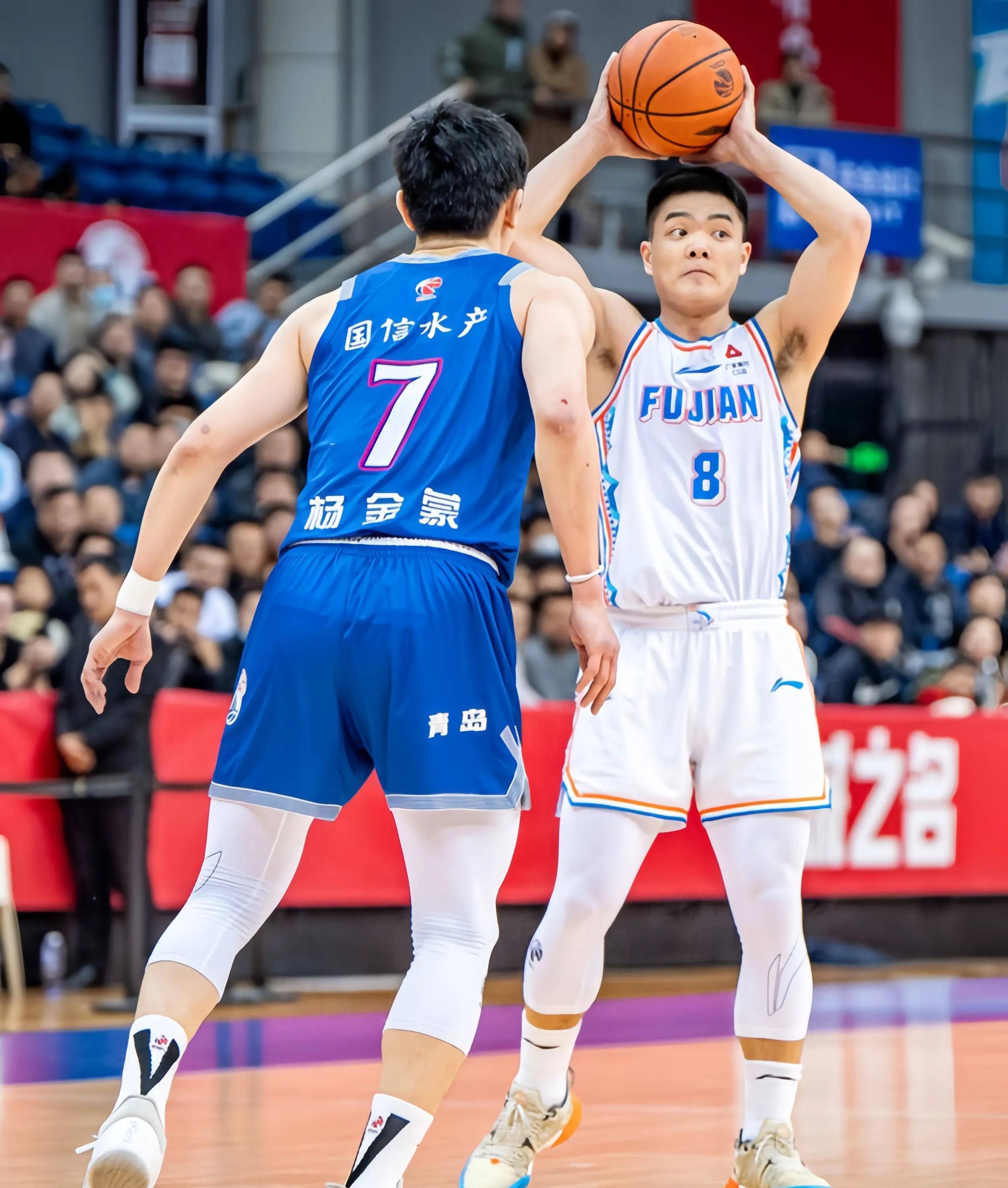 今夜那不勒斯防线松动：CBA季后赛节点到来，压力陡增，轮换策略成焦点
